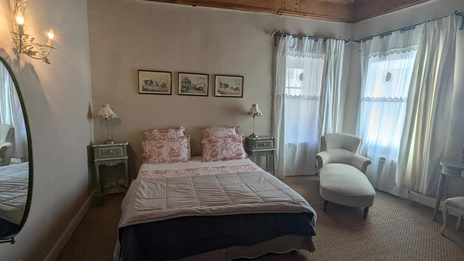 Le Vieux Castel Bed & Breakfast Roumoules