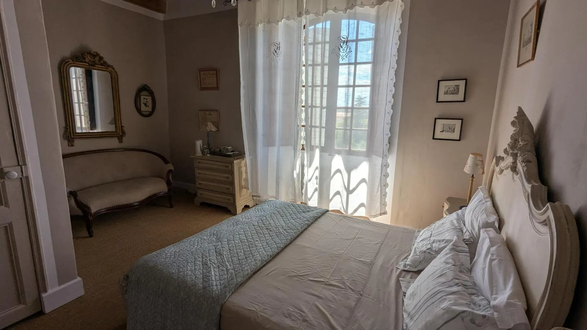 Le Vieux Castel Bed & Breakfast Roumoules France