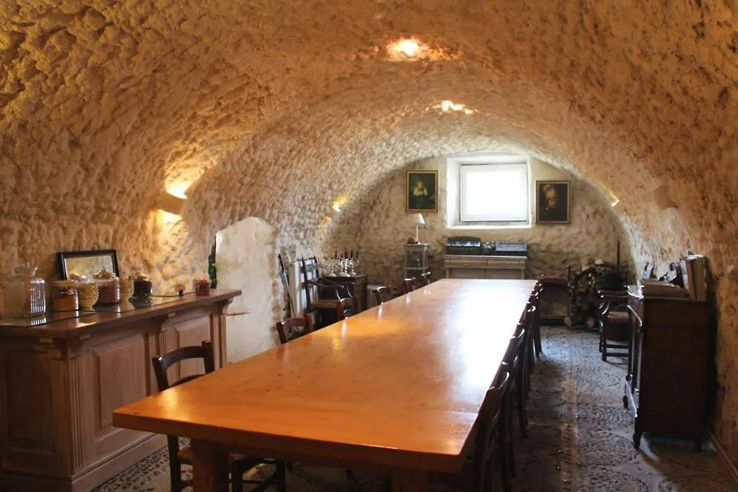 Le Vieux Castel Bed & Breakfast Roumoules