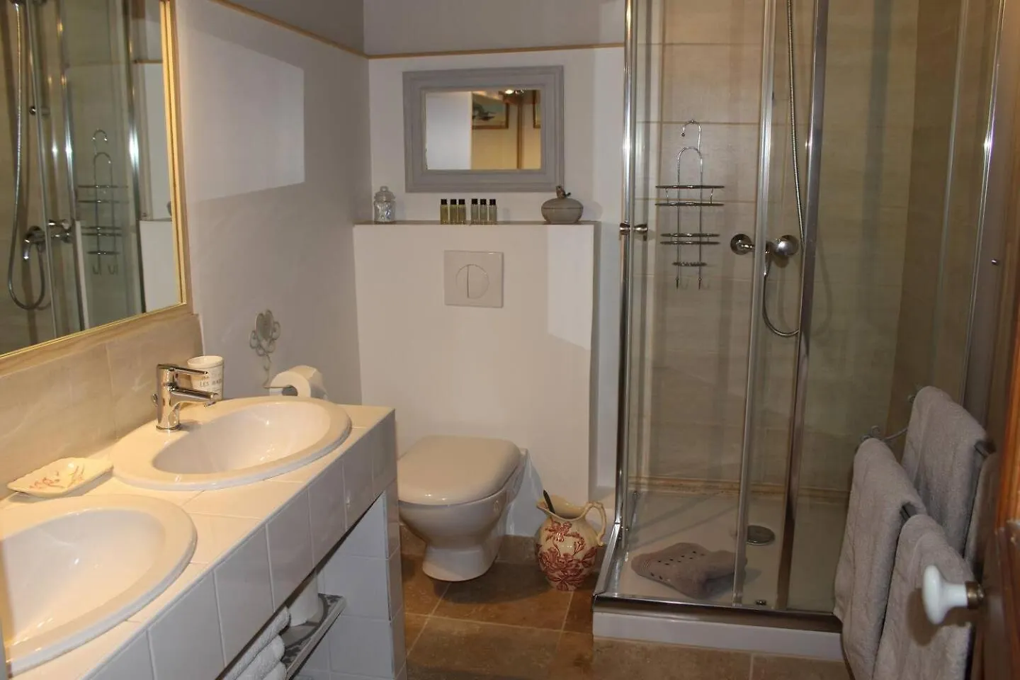 Le Vieux Castel Bed & Breakfast Roumoules