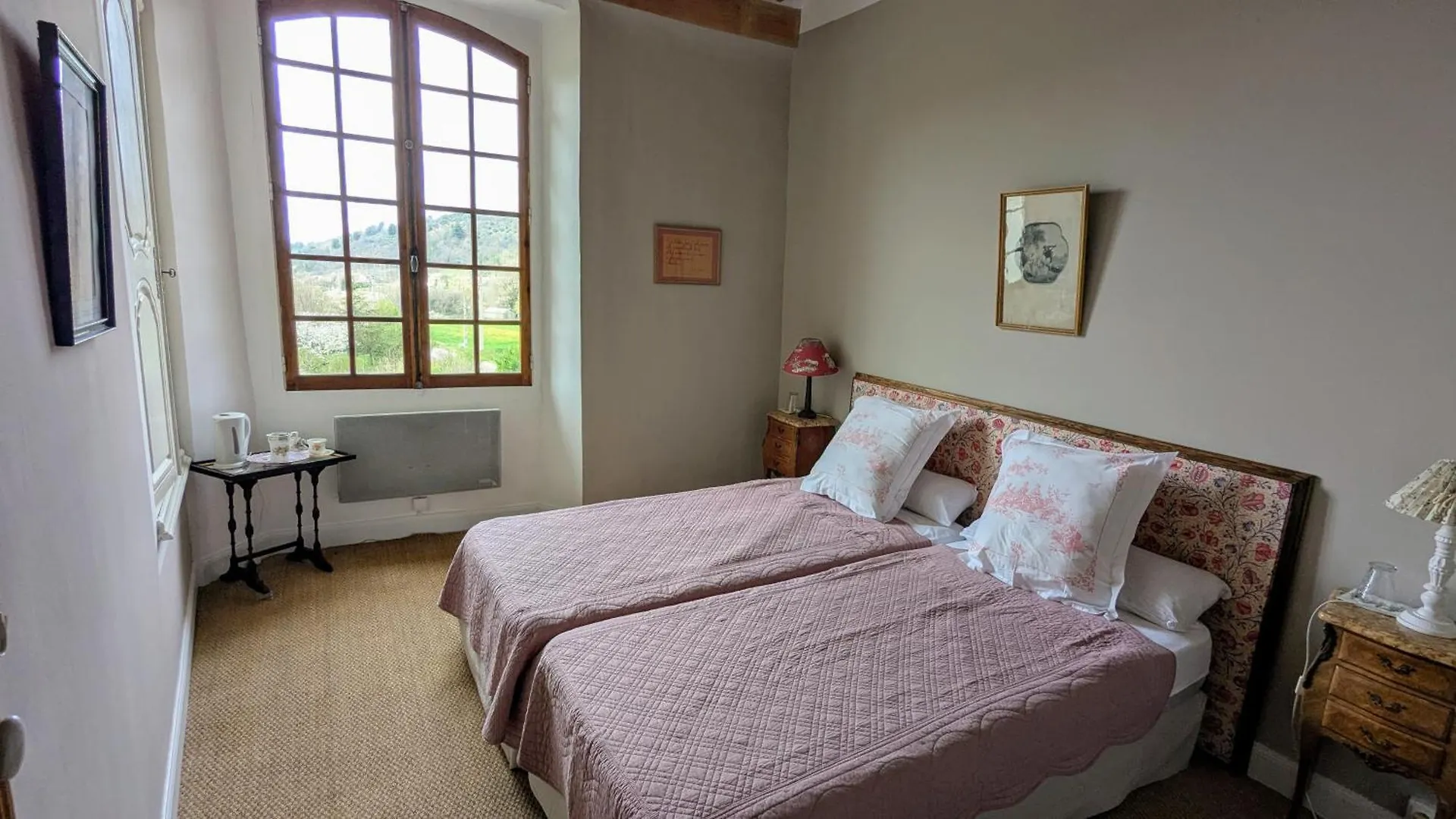 Le Vieux Castel Bed & Breakfast Roumoules